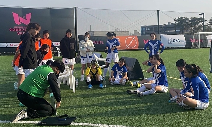 Phụ nữ Hàn Quốc bất ngờ mê đá bóng