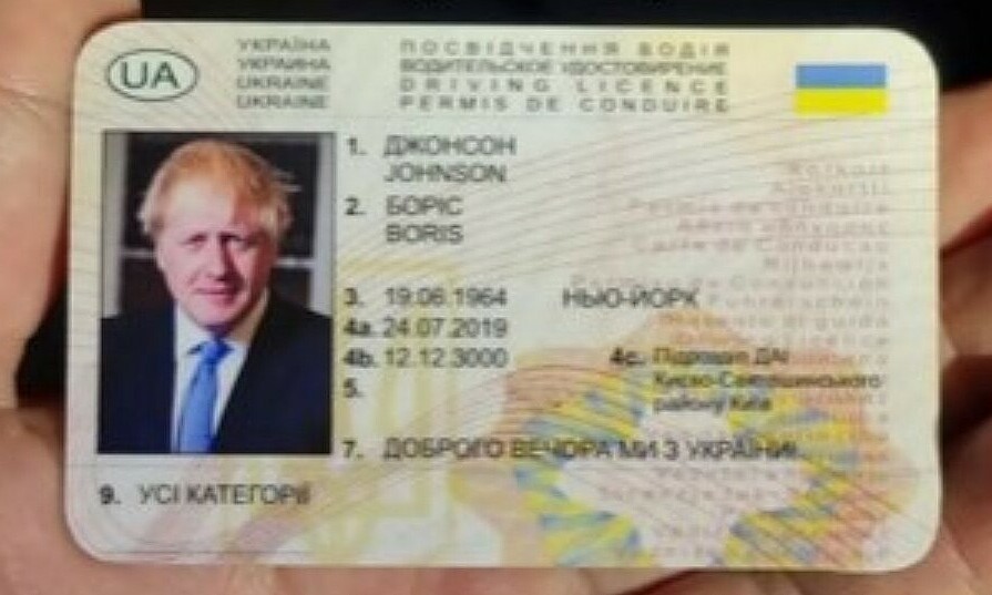 Mạo danh Boris Johnson trên bằng lái giả