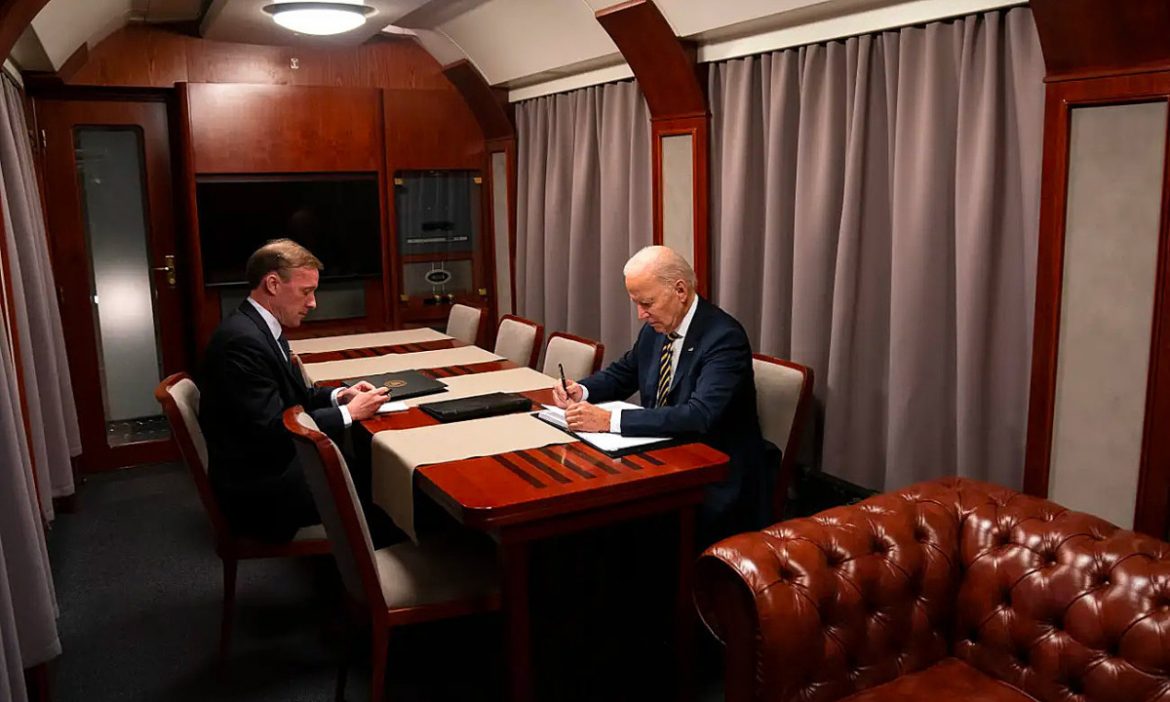 Chuyến tàu đưa Tổng thống Biden tới Kiev