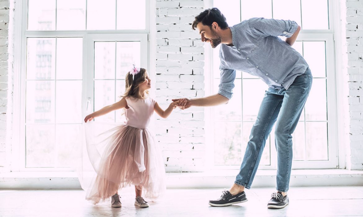 5 bí quyết giúp bố gần gũi hơn với con gái