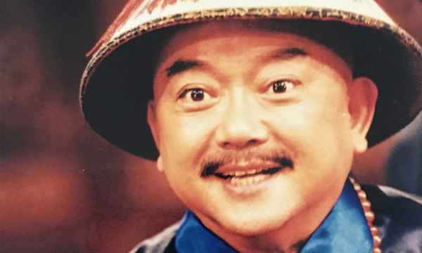 Tuổi 75 của tài tử đóng Hòa Thân ‘Tể tướng Lưu gù’
