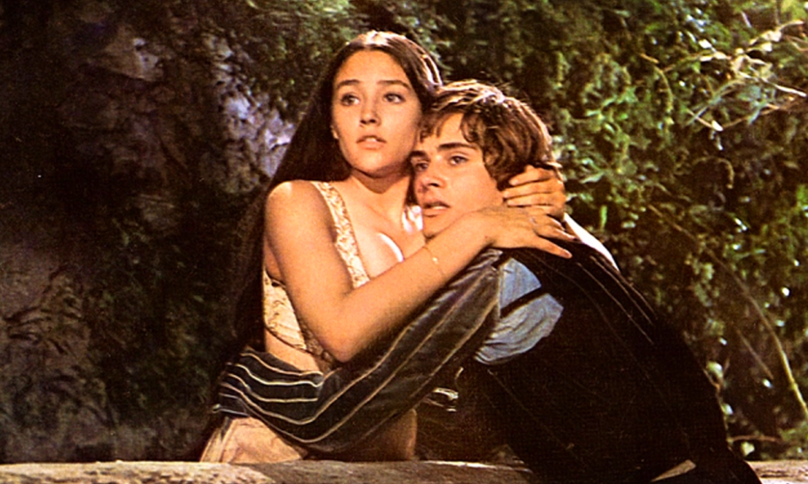 Diễn viên ‘Romeo and Juliet’ kiện hãng phim vì cảnh nude