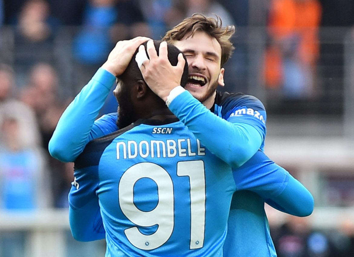 Napoli tạo khoảng cách 19 điểm ở Serie A