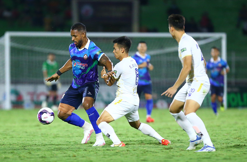 Hà Nội FC đánh bại ‘nhà giàu’ Bình Định